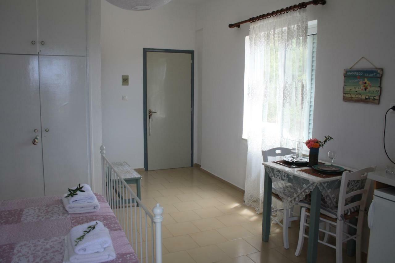 Romantic Apartment Аделианос Кампос Екстериор снимка
